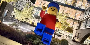 Slider-images_0000s_0035_Background